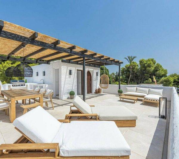 ESAW3: Exklusive Penthouse with 3 BD and large Terrace in Nueva Andalucia