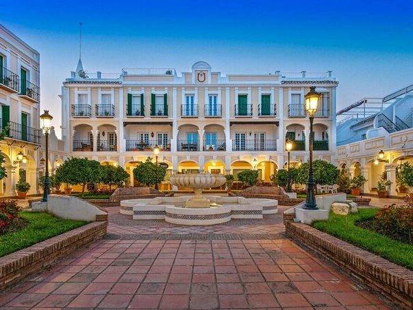 ESAW4: Stylish Apartment with 2 Beds in privileged Position in Nueva Andalucia
