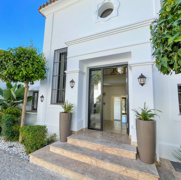 ESVH5: Exquisite Villa with 5Beds and fantastic panoramic Sea View in Benahavis