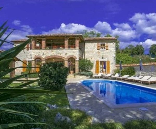 CRVH1: Auth. 100-year-old Stone House-Villa, 4Bed. and Pool near Porec/Istria