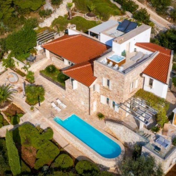 CRVH3: Excl. Stone House-Villa, 6Bed. and Private Beach on Brac/Croatia