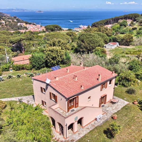 ITELVH3: Tuscany Villa with 5Bed., in Single Position with Sea View in Rio Marina/Elba